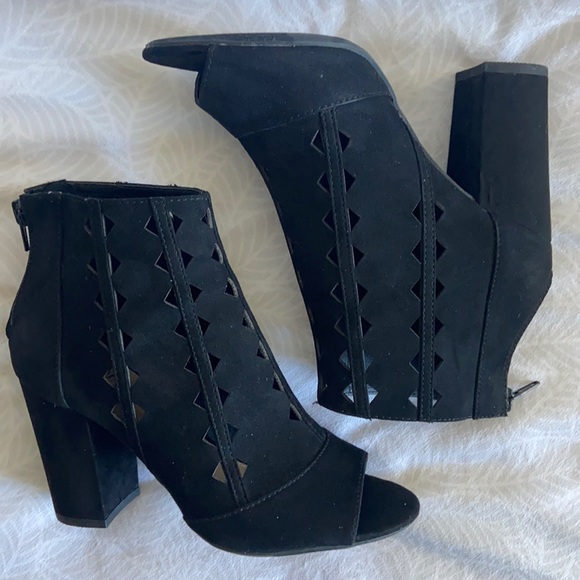 BRASH HIGH HEELS - Picture 2 of 7